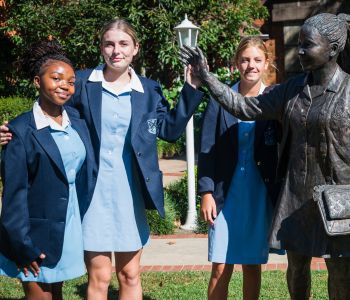 MANDISA STATUE AND BURSARY FUND