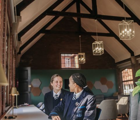 THE MACKENZIE LOUNGE